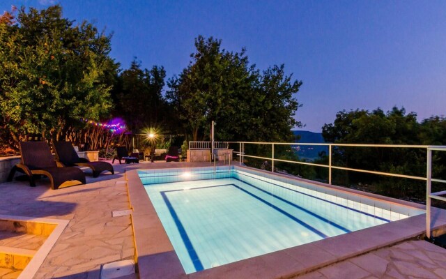 Amazing Home in Lovorno With Wifi and 4 Bedrooms