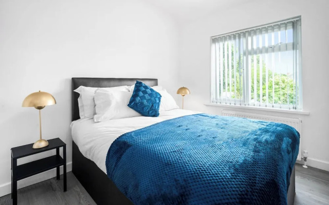 3 bed House/free Parking/contractors/families