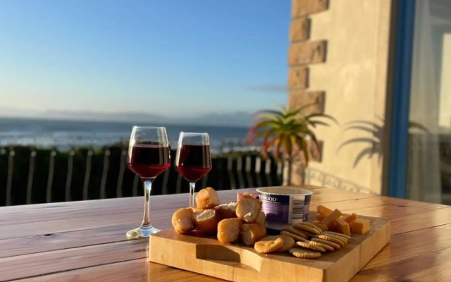 Casa Balena - Gansbaai seafront accommodation, back-up power