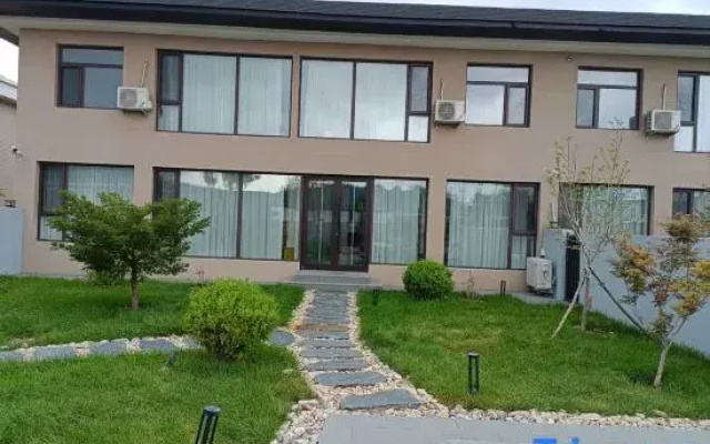 Longmen Lanyi Hot Spring Homestay