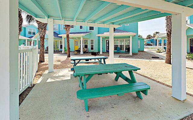 Reel Beachy @ The Commons