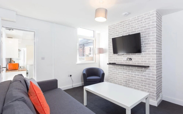 Townhouse @ 76 Clare Street Stoke