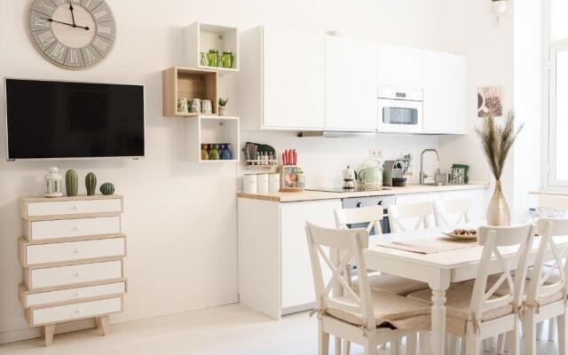 White Fanti Apartment
