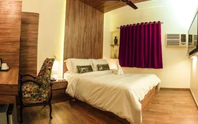 Emerald Suites