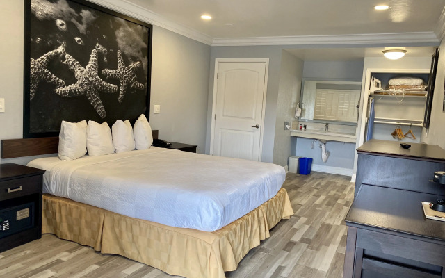 Aura Inn Monterey