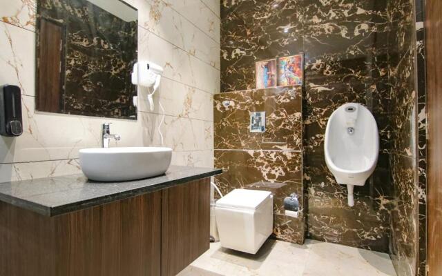Fabhotel Prime Royal Inn Suites