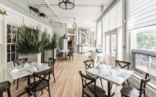 The Inn On Officers Garden