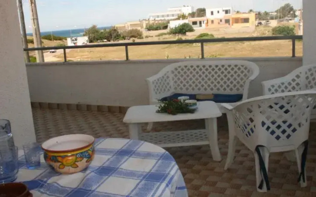 Sulla riva di Torre San Giovanni