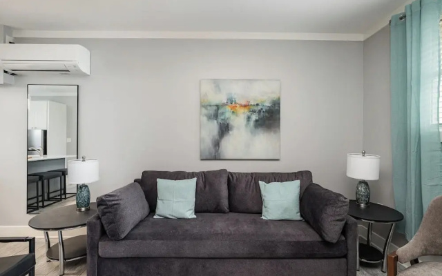 Lucent Pearl - Private Patio - Near Broadway