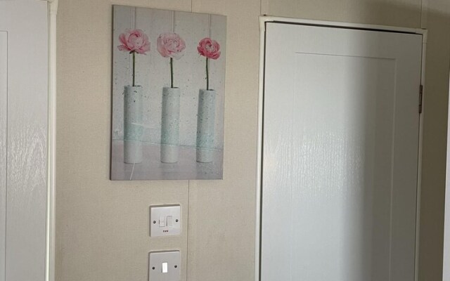 Impeccable 4-bed Caravan in Clacton-on-sea