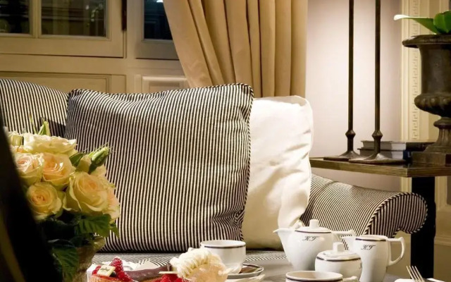 Le Dokhan’s Paris Arc de Triomphe, a Tribute Portfolio Hotel