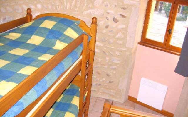 House With 2 Bedrooms in Anneyron, With Enclosed Garden and Wifi