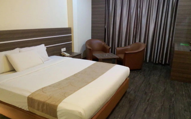 Holiday Hotel