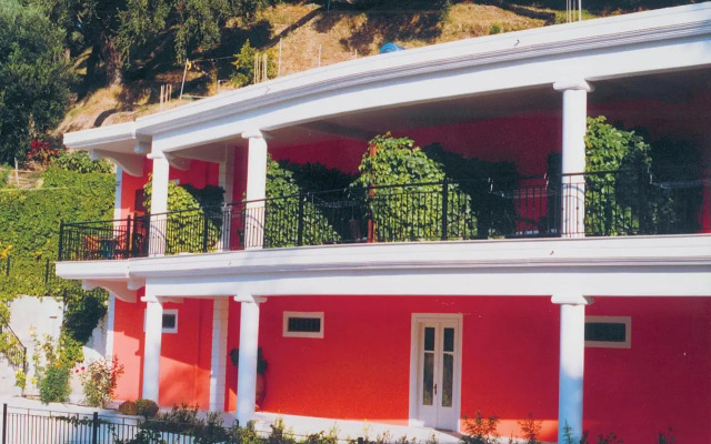 Nikas Villa Orange Apartments