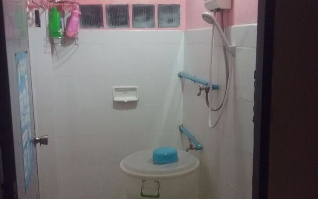 Arunrat GuestHouse - Hostel