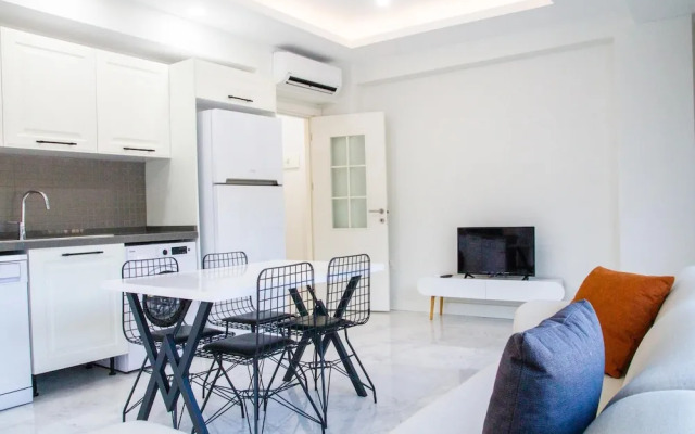 Sleek Flat w Garden 5 min to Beach in Milas