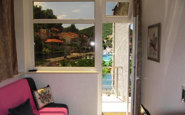 Apartmans and Rooms Dunjini Dvori