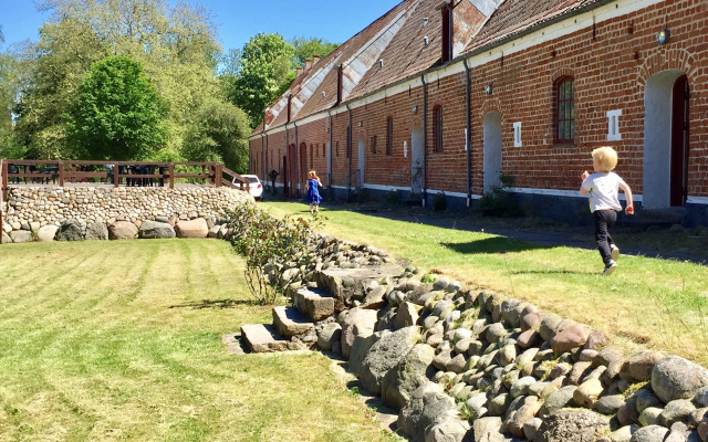 Sostrup Slot og Kloster