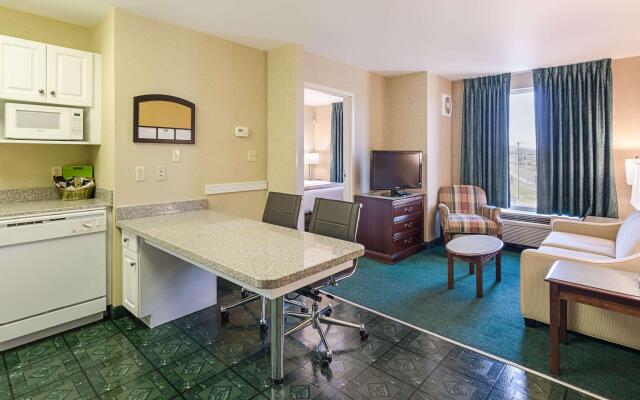 Mainstay Suites Airport