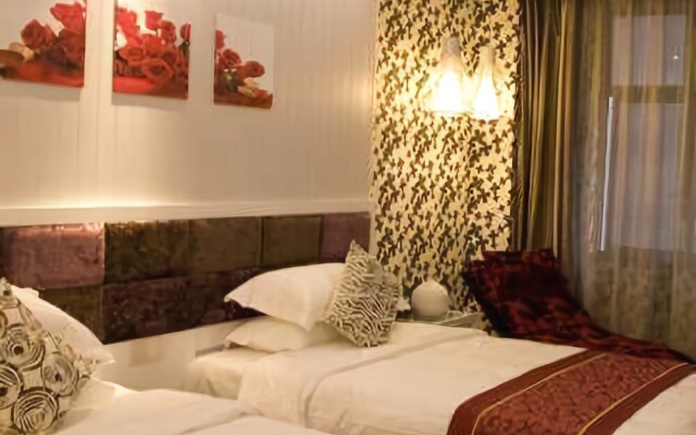 Colourful Season Hotel