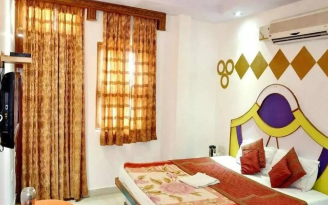 Anoop Hotel