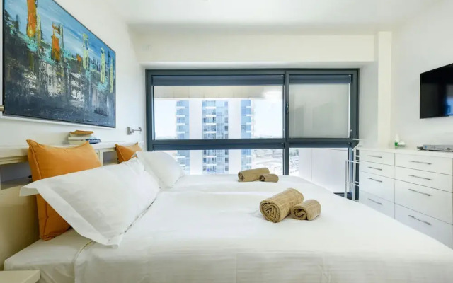 Deluxe 2 Bedroom Apartment in Herzylia