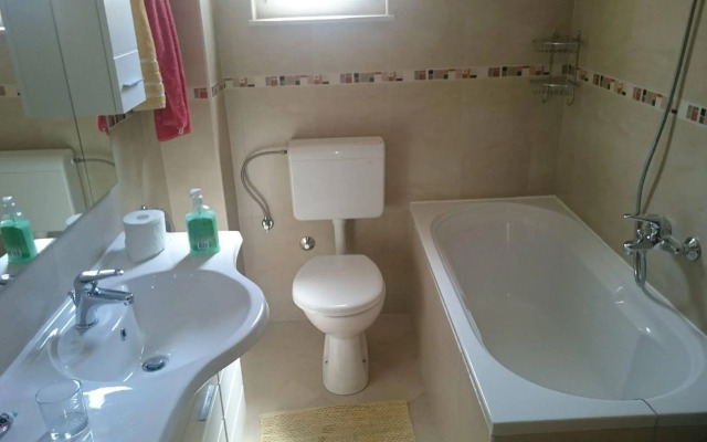 Apartments Zelic Tucepi