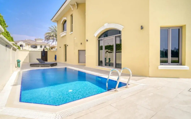 Beachfront 5BR Villa w Private Pool at the Palm