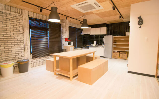 TONAGI Hostel & Cafe