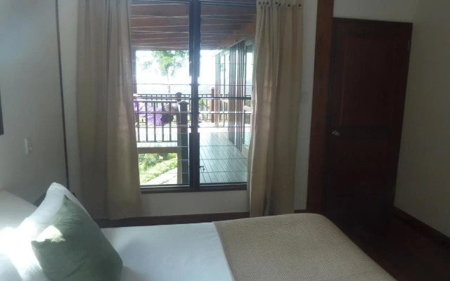 Daintree Holiday Homes - Yurara