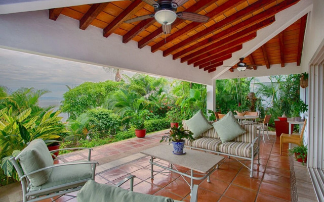 Ventanas al Mar 4 BR by Casago