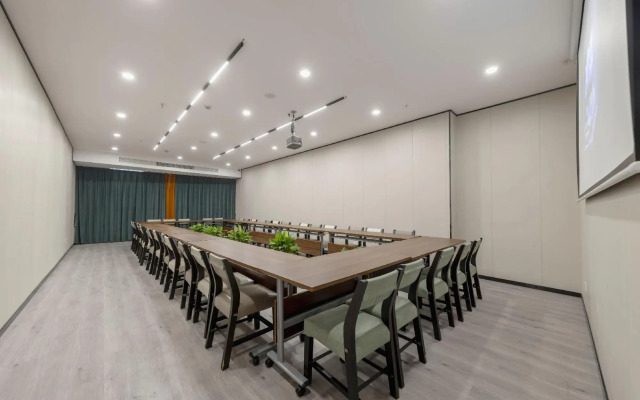 Huaerrun Intelligent Hotel (Changzhou Xinbei Benniu Airport)