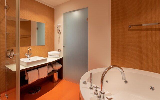 Sixty Hotel
