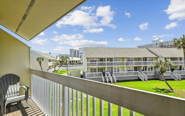 Sandpiper Cove 8236 Studio Bedroom Condo by RedAwning