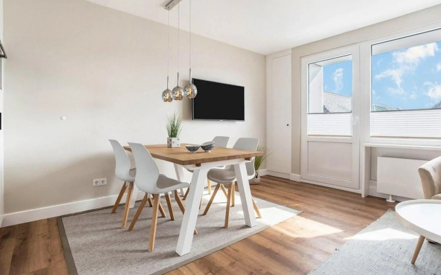 Hochwertig möblierte 2-Zimmer-Wohnung mit Balkon