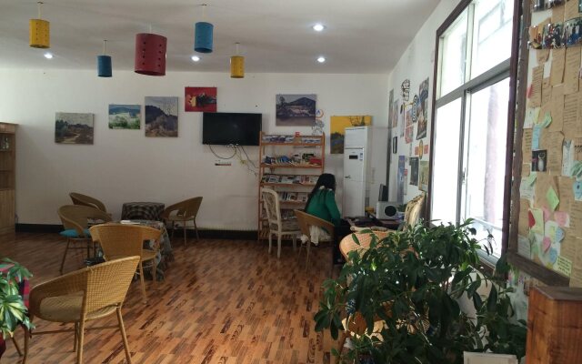Zhangjiajie Base Youth Hostel