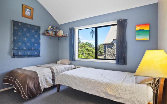 Tuhua Views - Waihi Beach Holiday Home