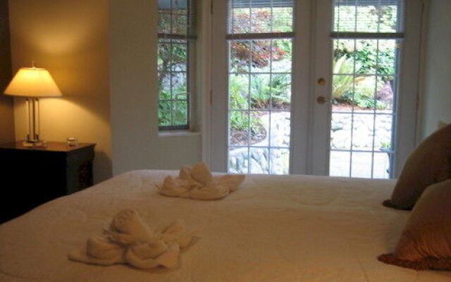 The Lodge at Weir's Beach