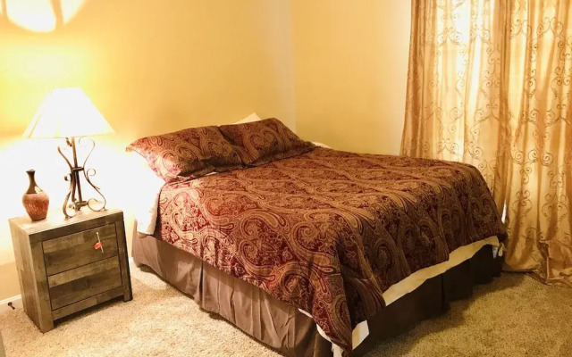 Spacious 3 BR Ranch House W Patio Yard in a Quiet Suburb