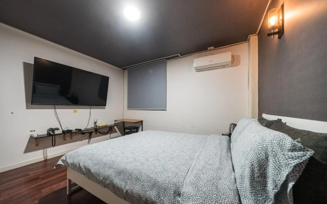 Suwon (Yeonghwa-dong) Dalbit Motel