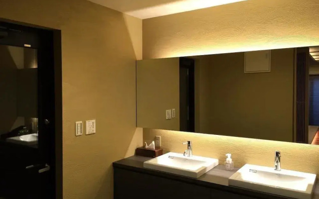 Hananobou Kinkakuji-michi