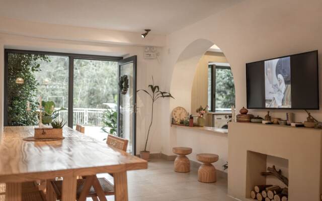 Distant Mountain Guesthouse