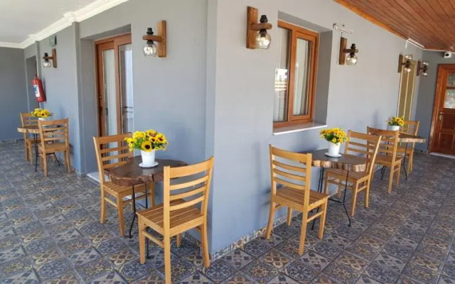 Sigacik Armola Pansiyon Cafe