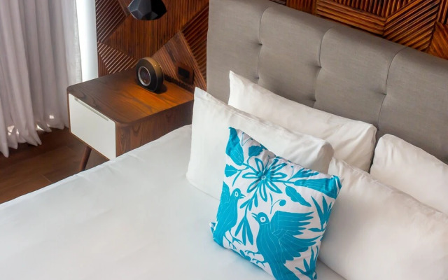 The Fives Travelers at the Fives Downtown by Ypj