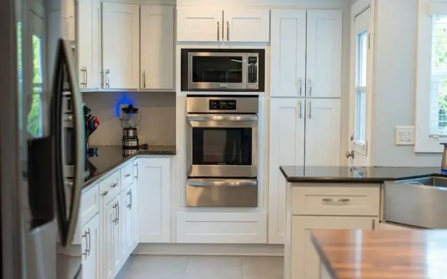 Upscale Upgraded Beautiful Spacious 3BR House in Encino Fully Renovated With Garage Very Large Fenced Yard Patio AT END OF Cul-de-sac p84