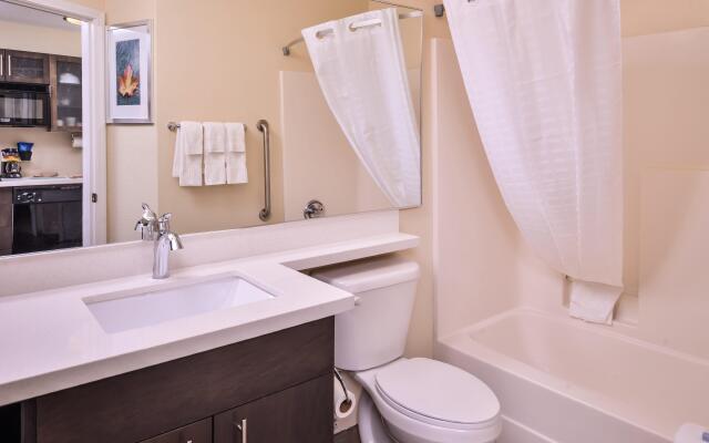 Candlewood Suites Kansas City Speedway by IHG