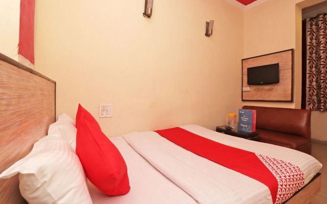 OYO 27596 Hotel Parkash Dx
