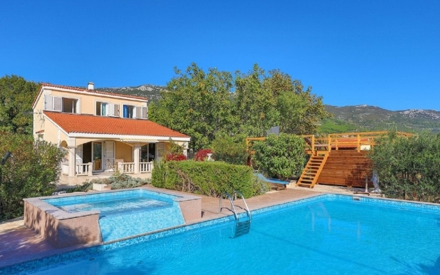Holiday house Mare - open pool and pool for children: Kastel Novi, Riviera Split