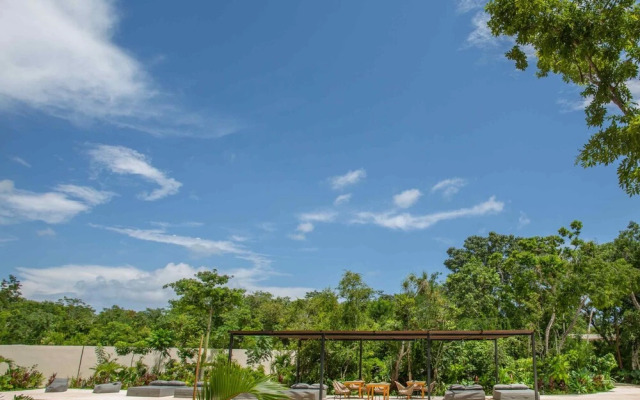 Mistiq Gardens