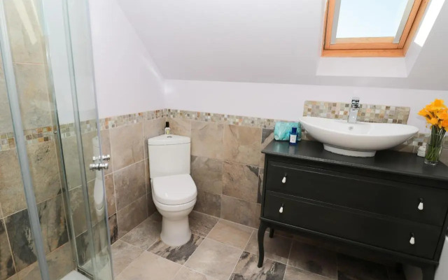 Whinstones at 4 The Villas